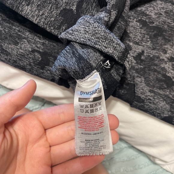 Gymshark Adapt Camo Seamless Leggings 25” inseam Grey Black Size Medium - Picture 4 of 5